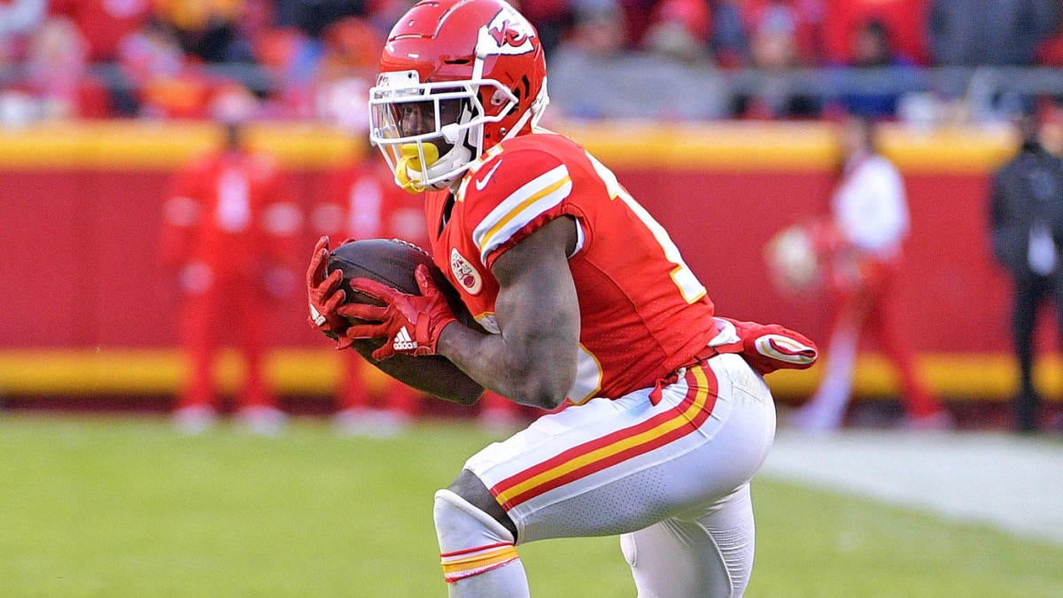 Can't-Miss Play: Kansas City Chiefs wide receiver Tyreek Hill weaves his  way to 64-yard go-ahead TD in final 90 seconds