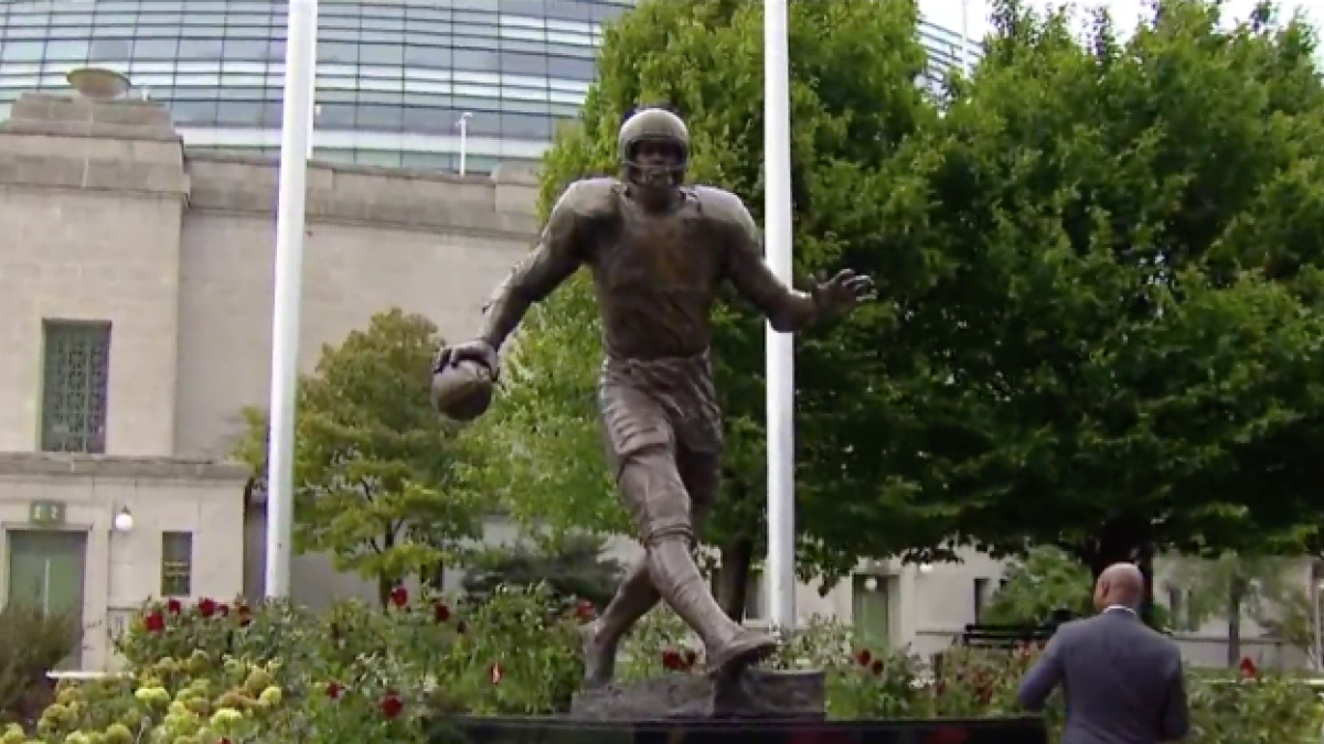 George Halas Statue Revealed at Halas Hall