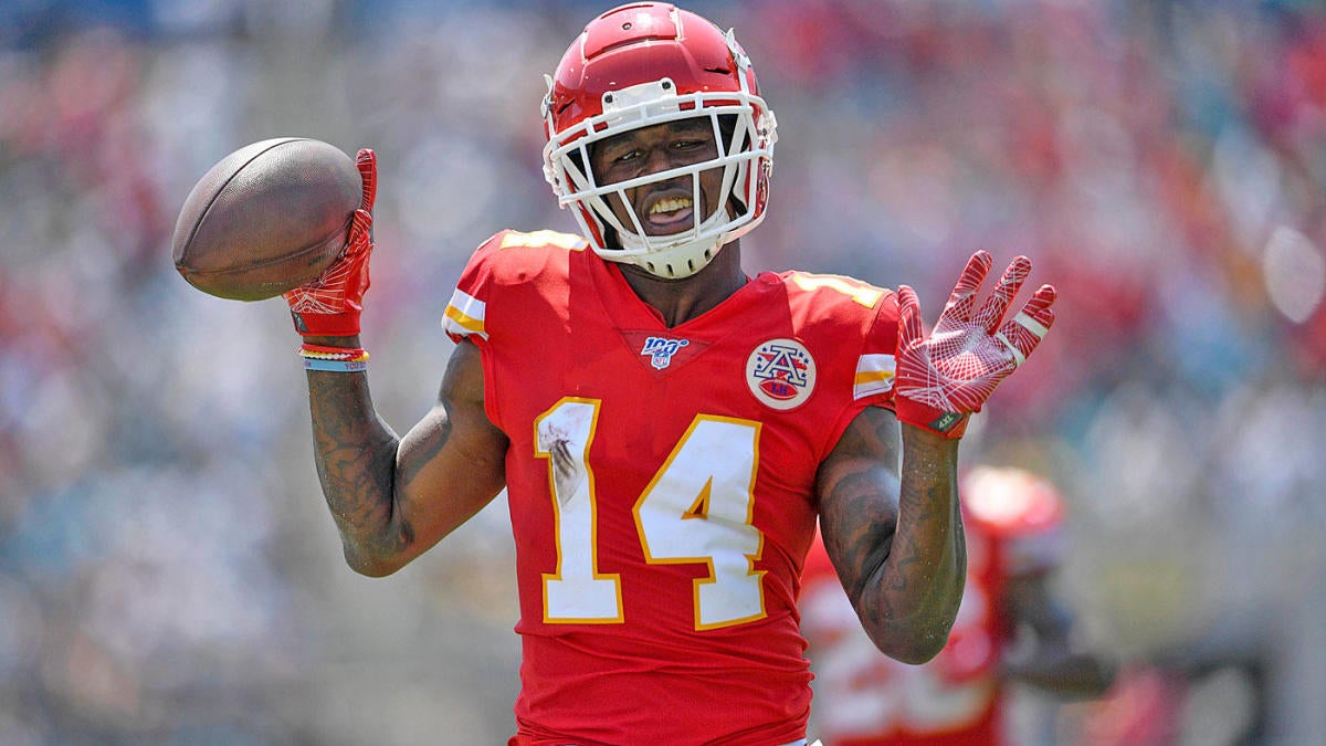 Chiefs fans in stitches as Sammy Watkins makes snow angels in win over  Broncos - Daily Star