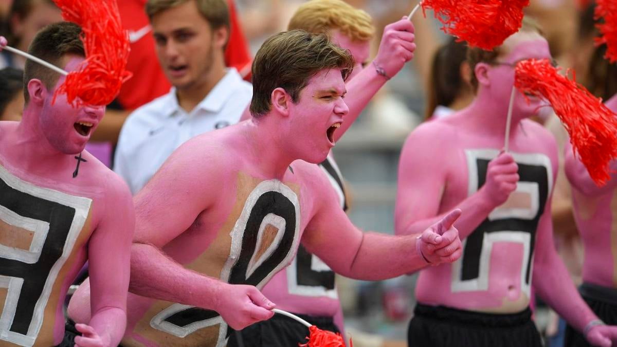 Georgia Fans Honor Arkansas State Coachs Late Wife With