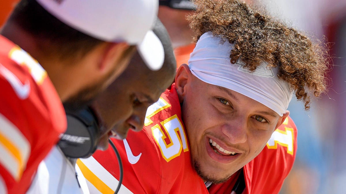 Playing in a Dome Like “Any Other Football Game” to Chiefs QB Patrick  Mahomes - Chiefs Digest