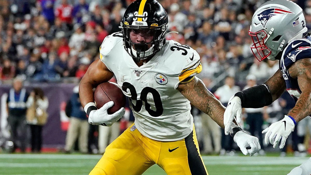 James Conner leaves end of Steelers' MNF game with shoulder injury