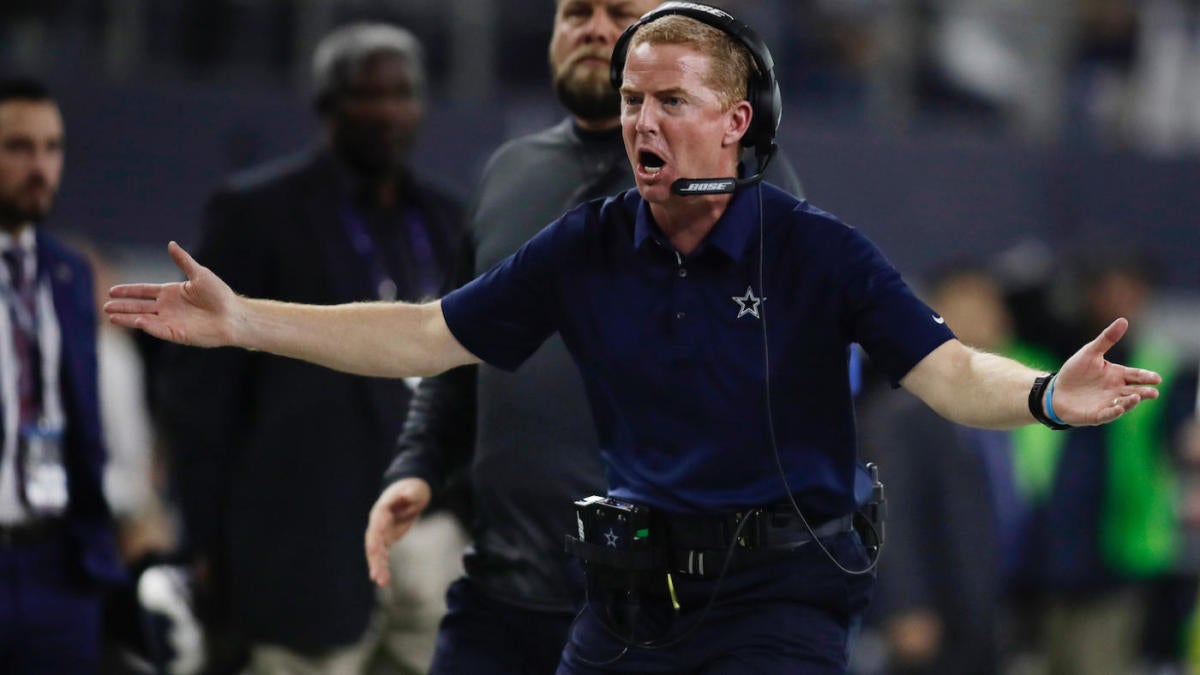 Dallas Cowboys head coach Jason Garrett yells on the sideline in