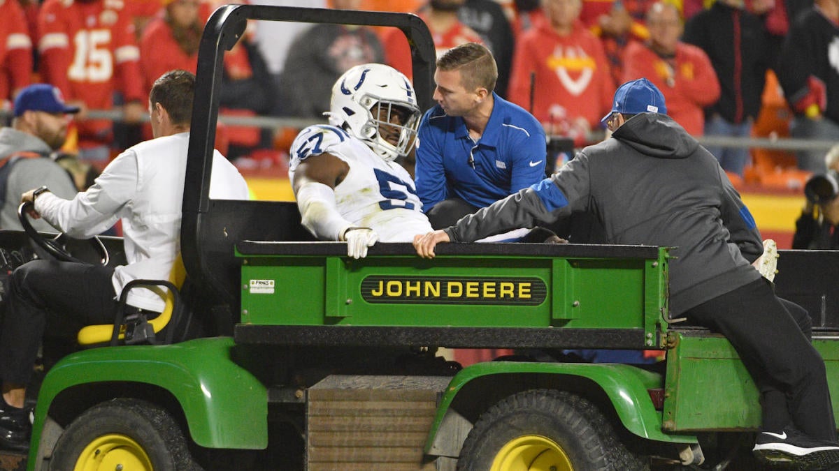 Colts' Kemoko Turay suffers right leg injury against Chiefs