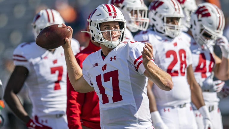 usatsi-13537651-jack-coan-badgers-qb-pregame-2019-1400.jpg