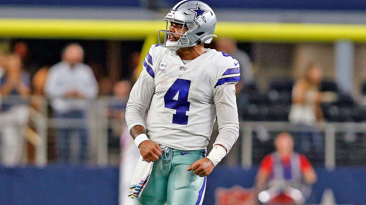 LOOK: Dak Prescott pays homage to Cowboys legend Roger Staubach