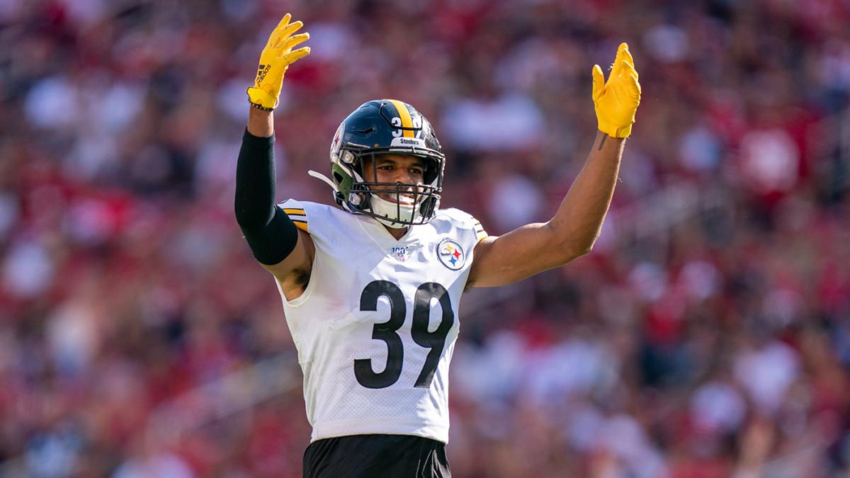 Minkah Fitzpatrick of the Pittsburgh Steelers reacts after a play