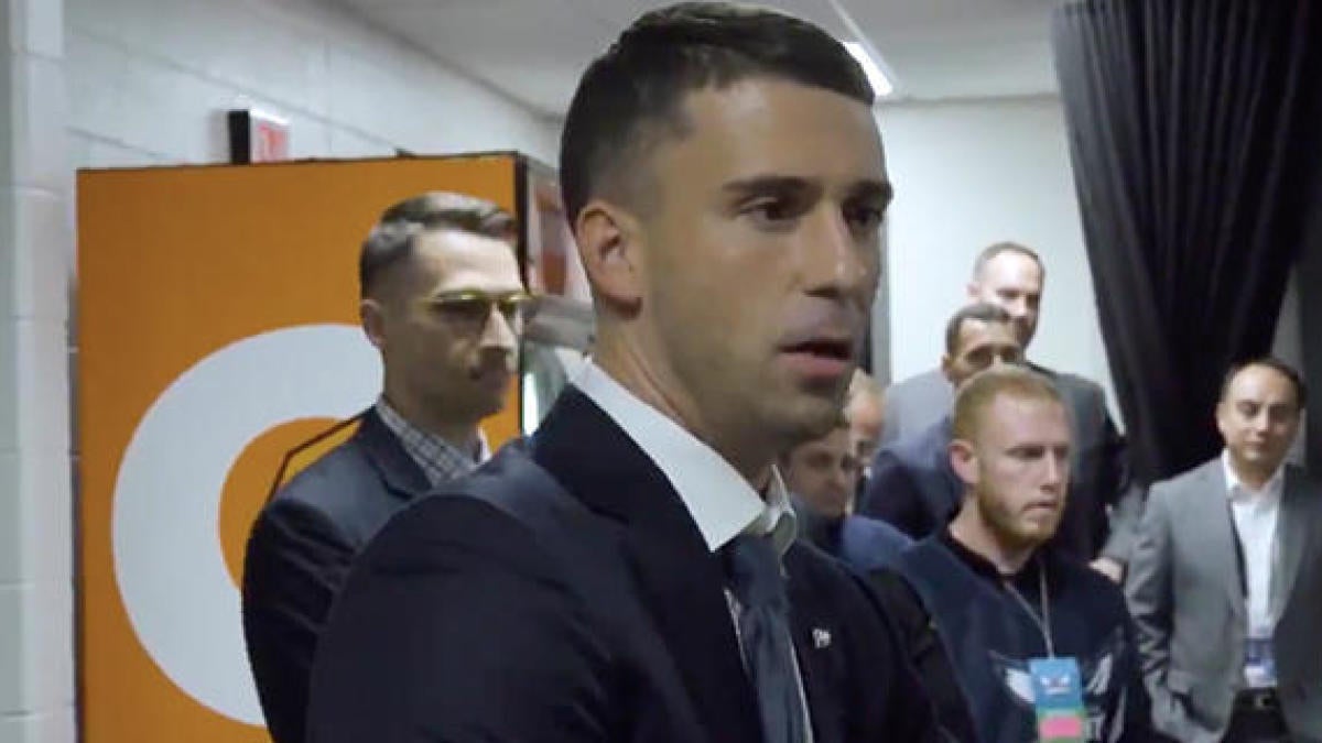 Timberwolves give Ryan Saunders game ball on anniversary of father's ...