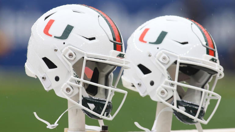 miami-hurricanes-helmet.jpg