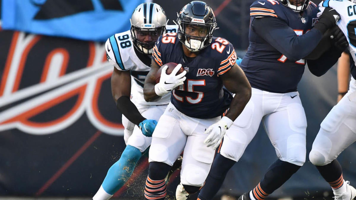 Panthers claim former Bears running back Mike Davis off waivers, adding depth behind Christian McCaffrey