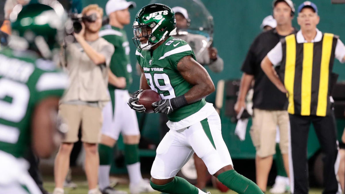 Jets place tight end Chris Herndon and offensive lineman Brian Winters on injured reserve