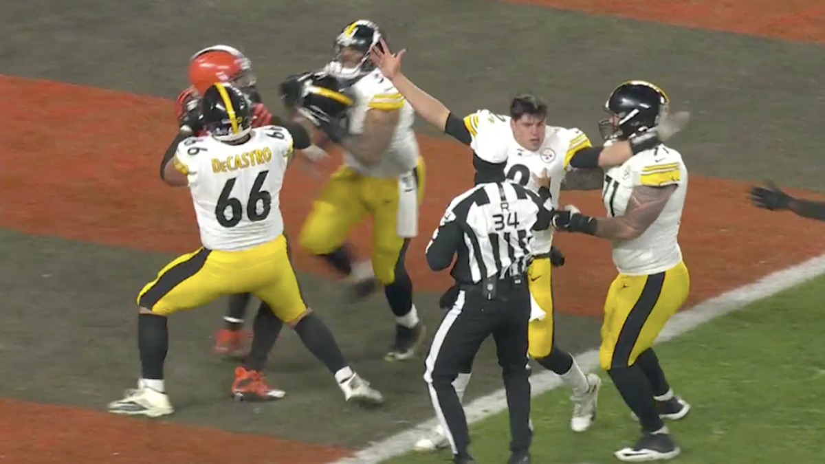 NFL Brawl: Browns Garrett loses cool, hits Steelers QB with helmet in brawl