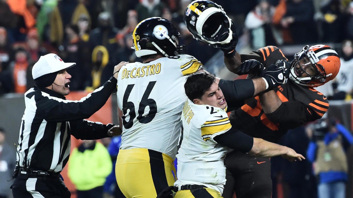 Browns-Steelers helmet-slinging fight results in suspensions