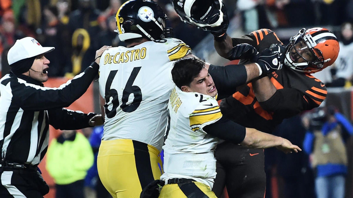 VIDEO: Brawl Erupts at End of Steelers-Browns With Myles Garrett Swinging  Helmet at Mason Rudolph