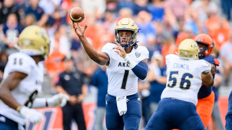 NCAA Football: Akron at Illinois
