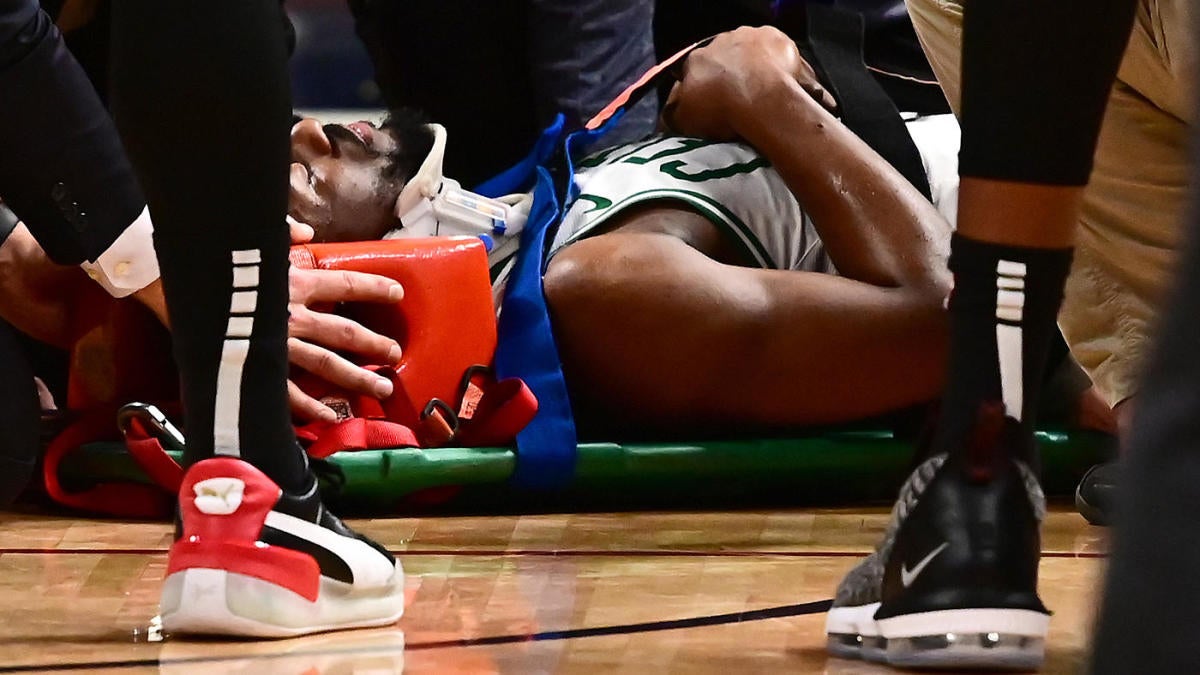 Gordon Hayward Leaves on Stretcher After Gruesome Leg Injury - The