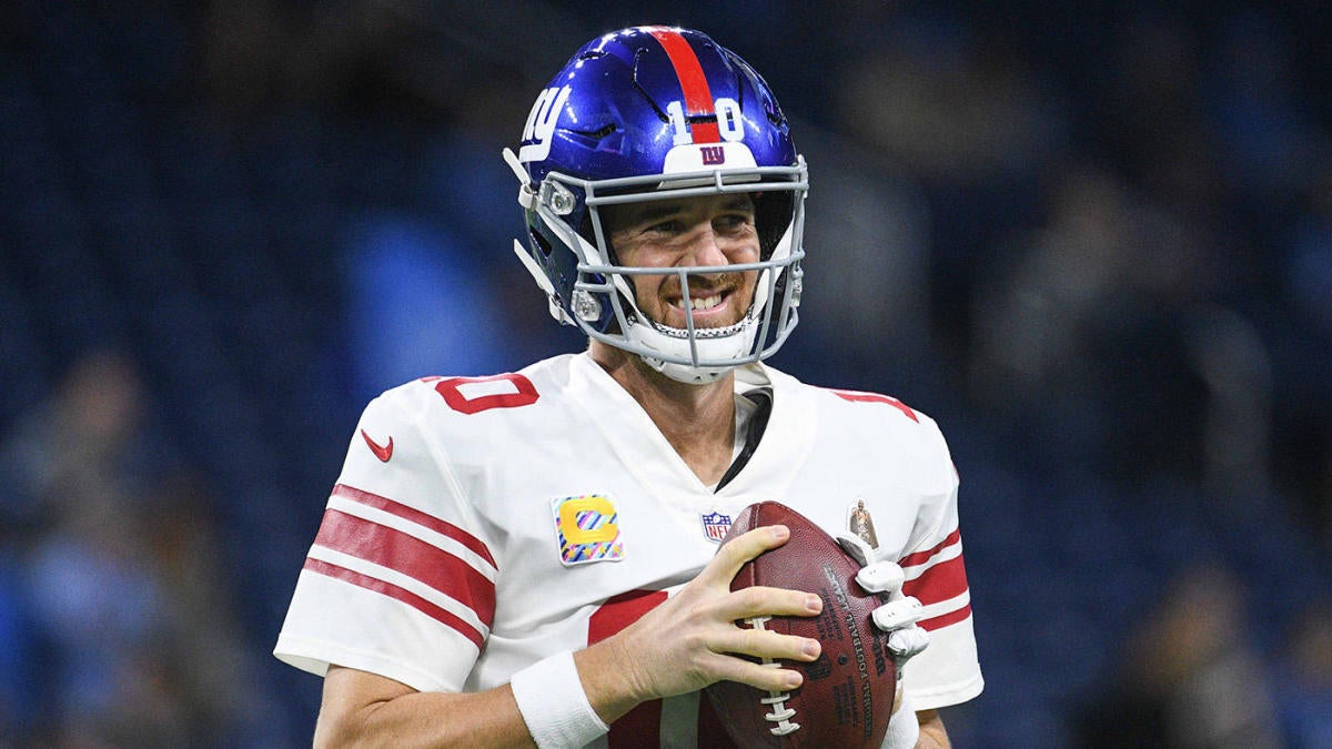 Eli Manning apologizes for putting up both middle fingers during