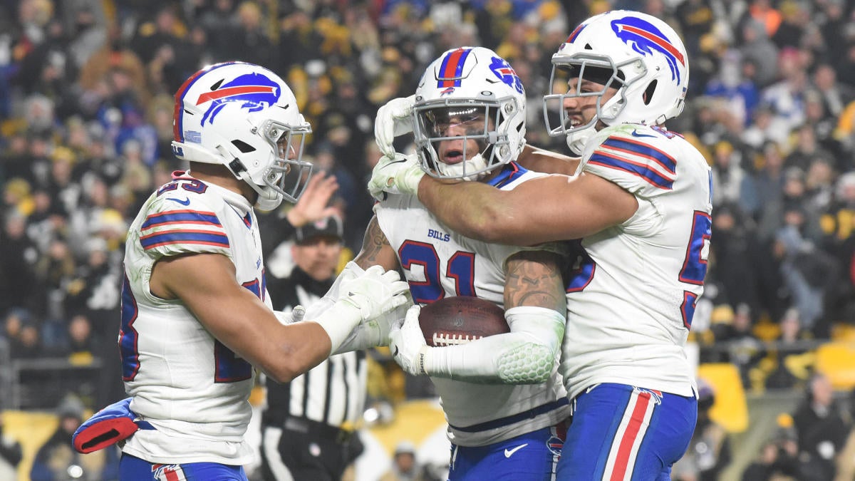 Bills Mafia Welcomes Team Home At 2 A M In Freezing Temperatures After Buffalo Clinches Playoff Berth Cbssports Com