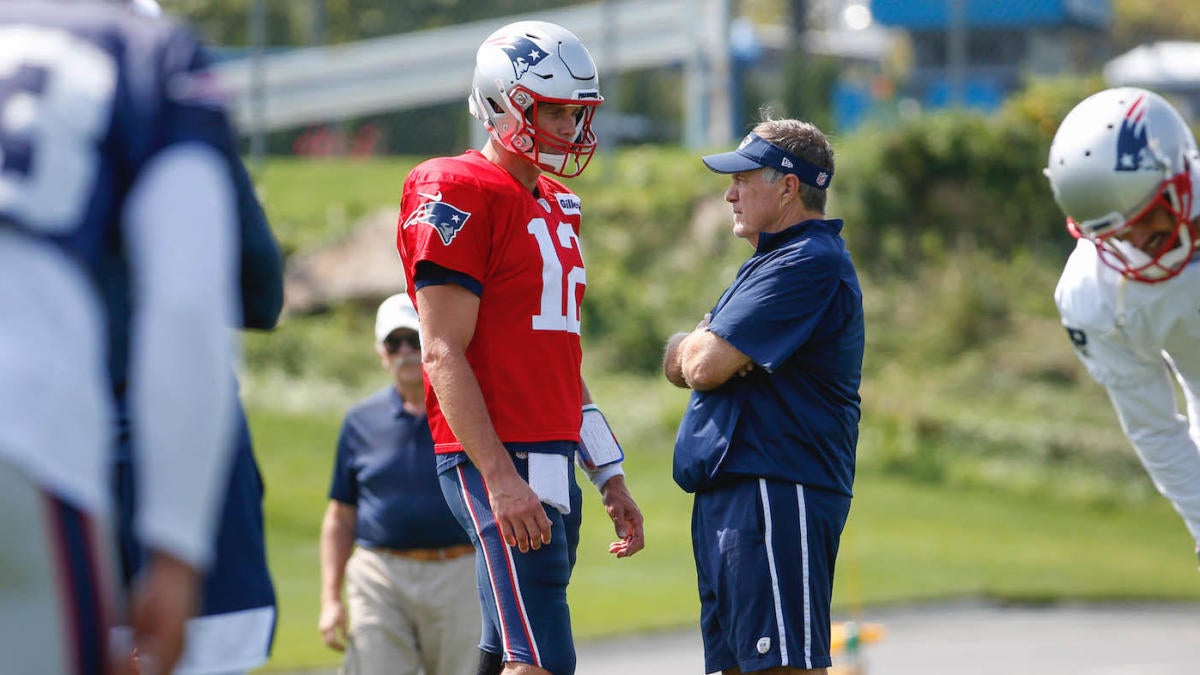 Tom Brady limited at Thursday practice with toe, elbow issues