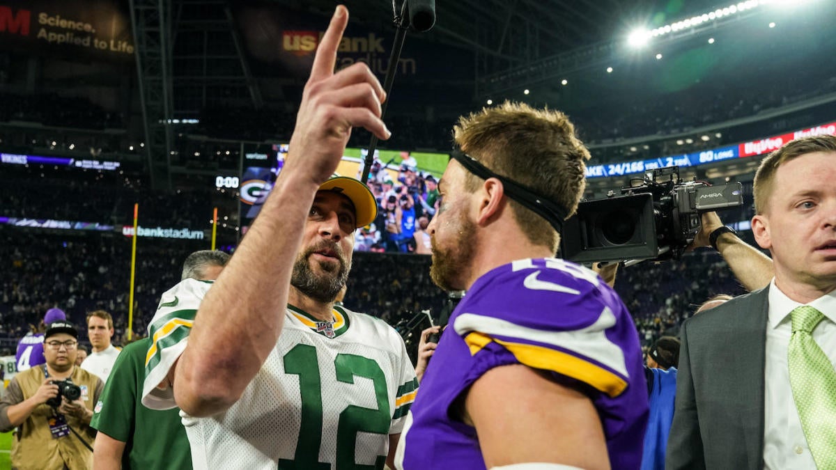 Aaron Rodgers Explains Gesture to Bears Fans Following Win