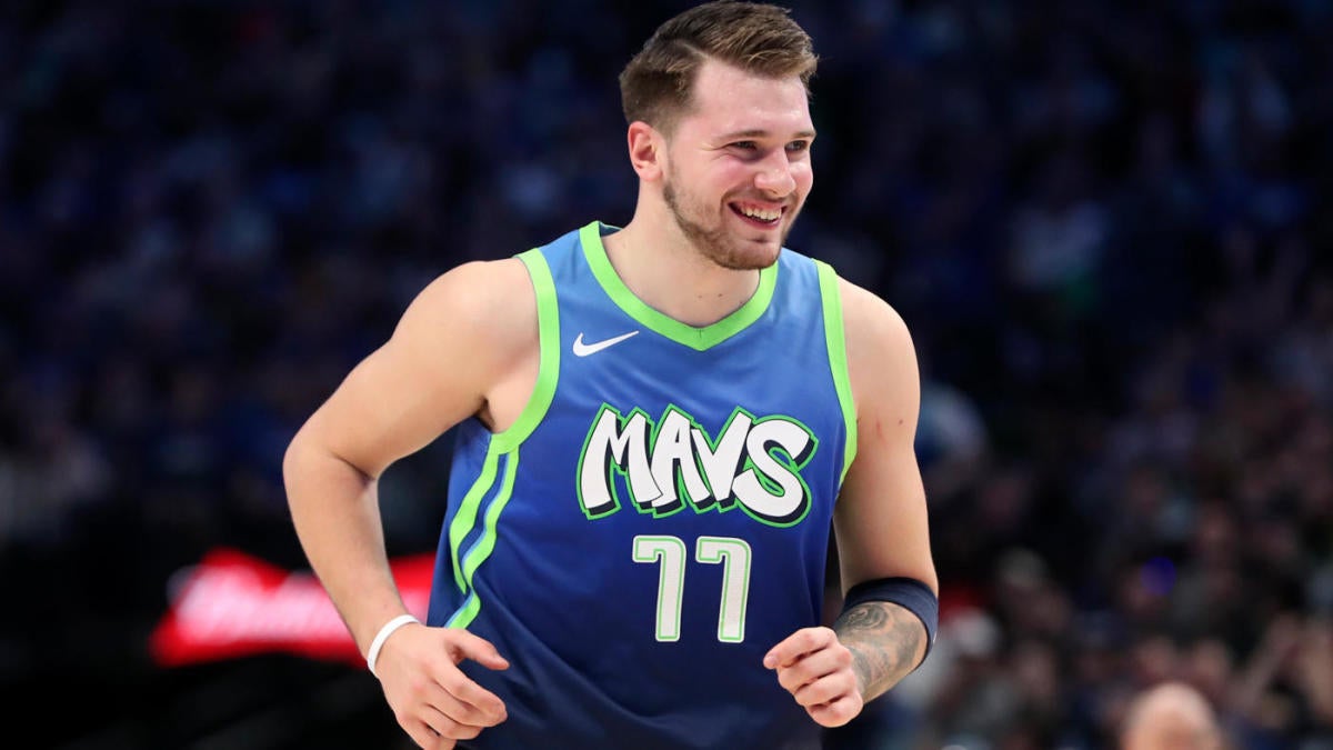 Mavericks Luka Doncic Dominating Nba With Enthusiasm And Authenticity Reminiscent Of Warriors Stephen Curry Cbssports Com