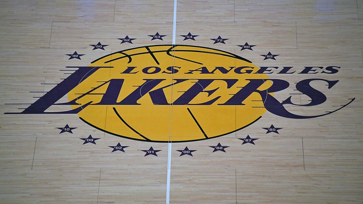 Los Angeles Lakers fan wins $100,000 after hitting half ...