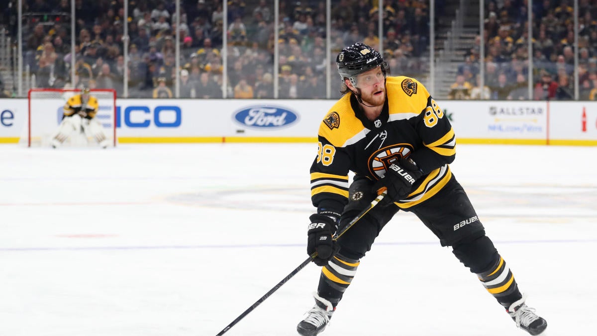 Boston Bruins' David Pastrnak says newborn son has died