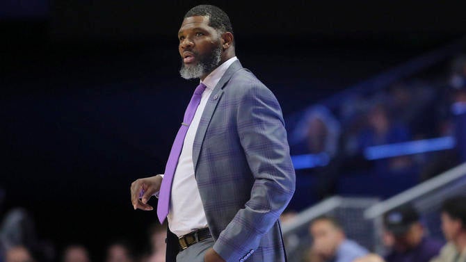 NCAA Basketball: Evansville at Kentucky