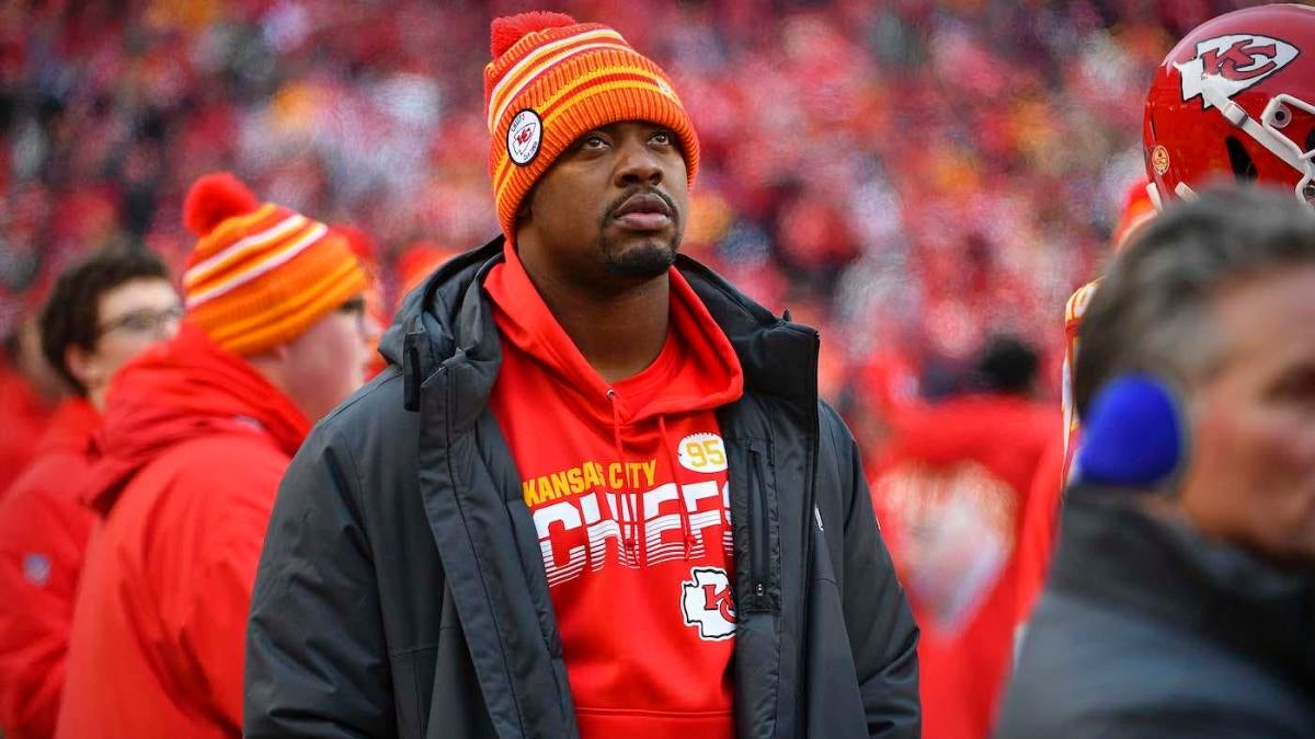 Chiefs star Chris Jones watches opener vs. Lions in suite amid contract  holdout