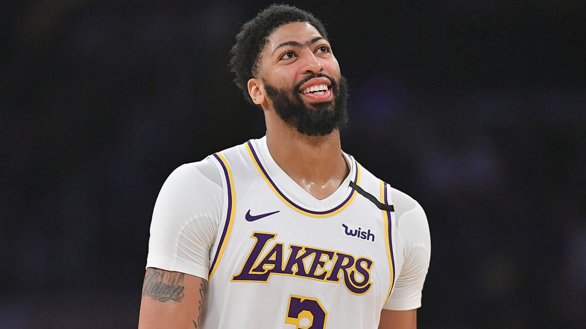 As Anthony Davis soaks up spotlight as Lakers' new star, all of Los ...