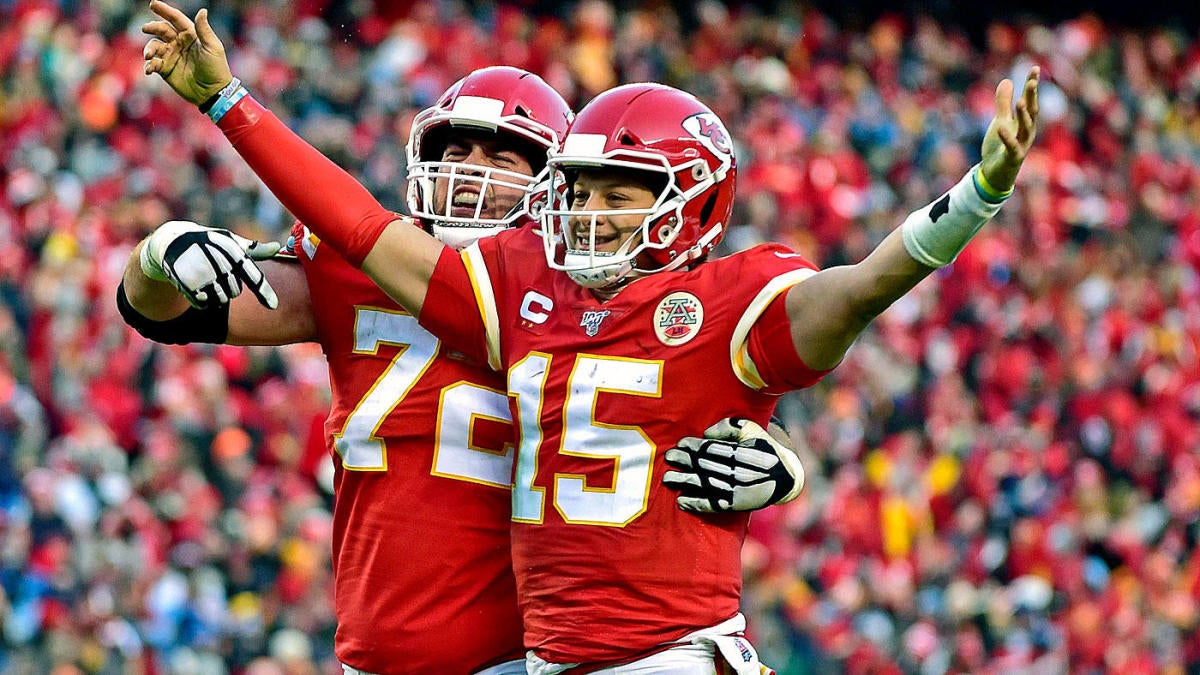 Chiefs vs. Chargers player props, odds, Thursday Night Football picks:  Patrick Mahomes under 305.5 yards 