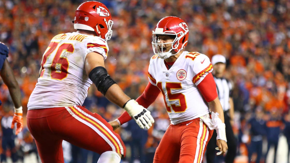 Chiefs' Laurent Duvernay-Tardif wants to add 'M.D.' to his jersey