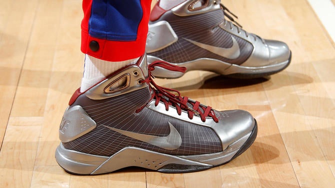 Kobe Bryant sneakers: LeBron James, Kyrie Irving lead wave of shoe ...