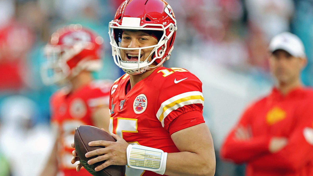 Chiefs Exercise Patrick Mahomes Fifth Year Option And Here S Where He S Slated To Rank In 2021 Salary Cbssports Com