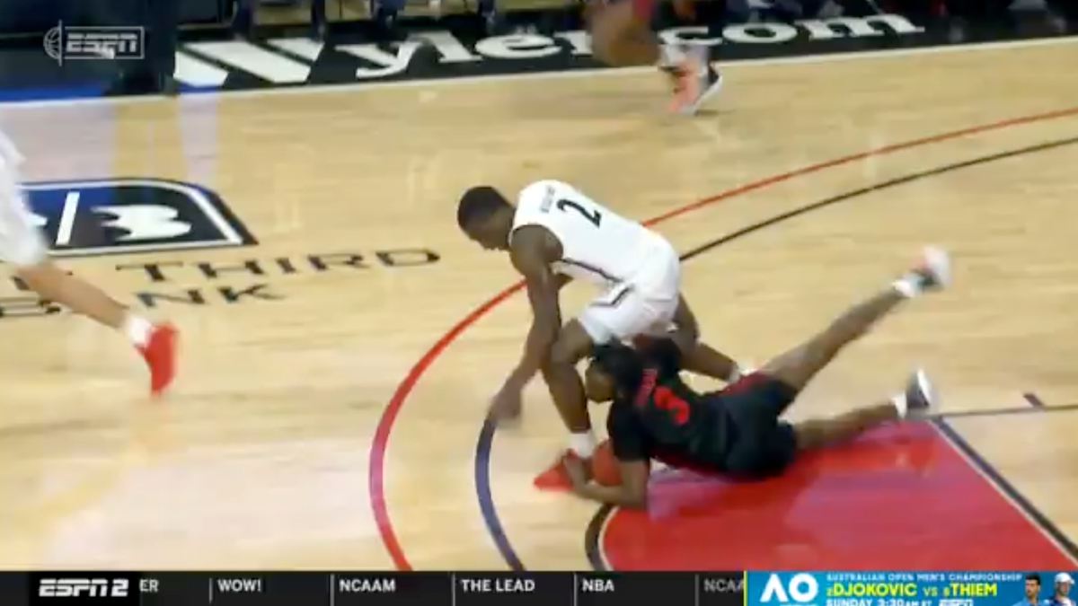 Watch Houston Guard Dejon Jarreau Ejected For Allegedly Biting A