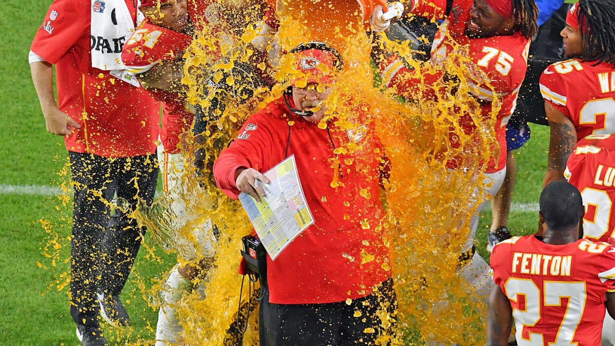 Treaty ice Hysterical Super Bowl 2021: Former Gatorade exec reveals how color of sports drink  shower is chosen, per report - CBSSports.com