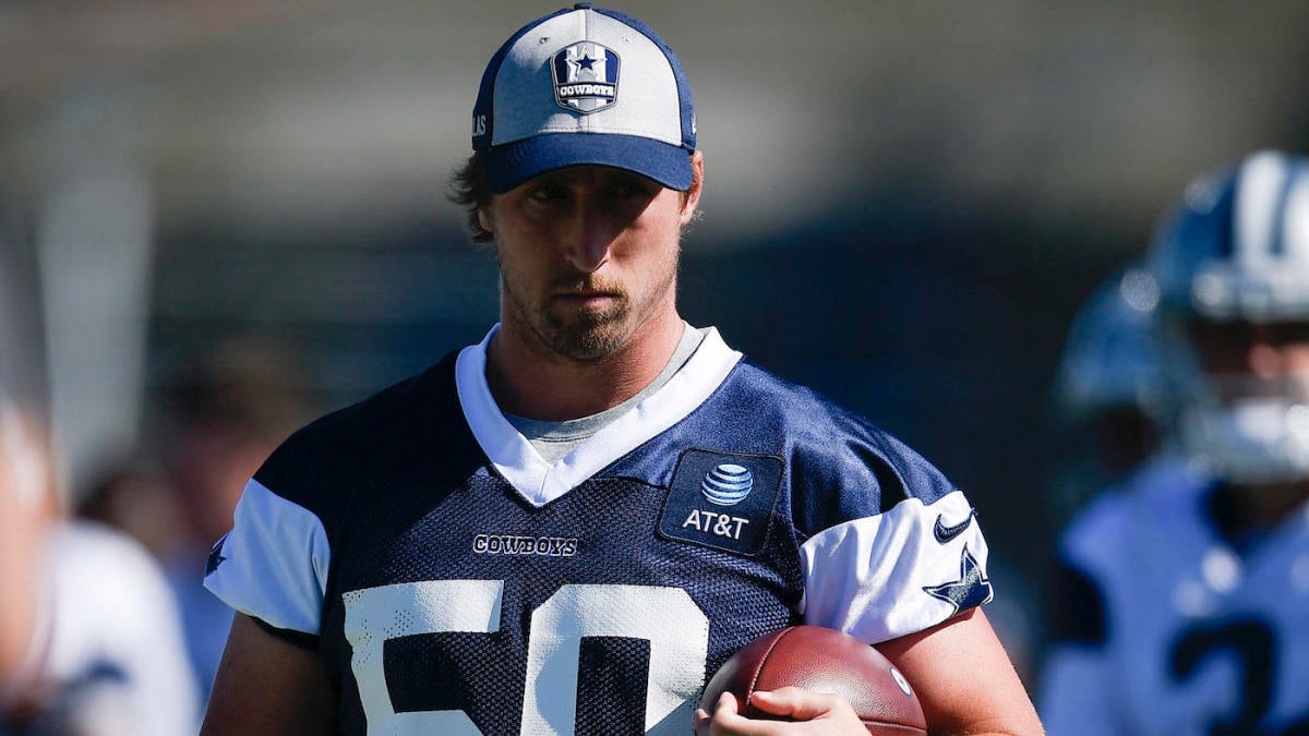 Dallas Cowboys linebacker Sean Lee coaching