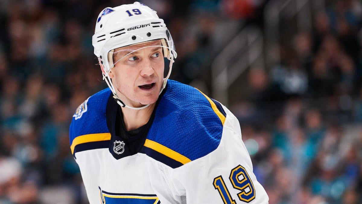 St. Louis Blues hockey player collapses during game - Good Morning America