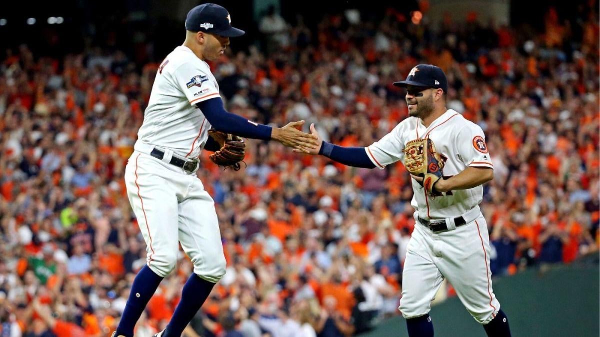 Astros' Jose Altuve gets jersey ripped off after game-winning