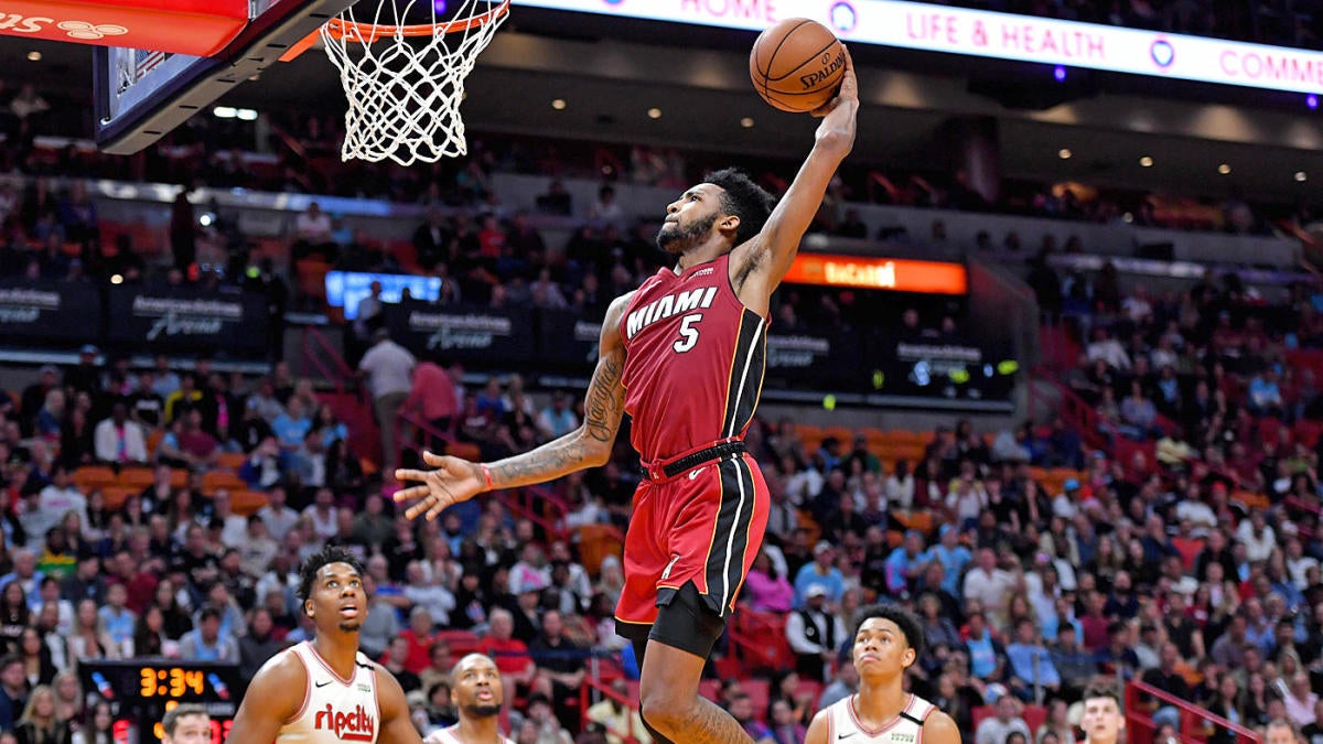 basketball player dunking