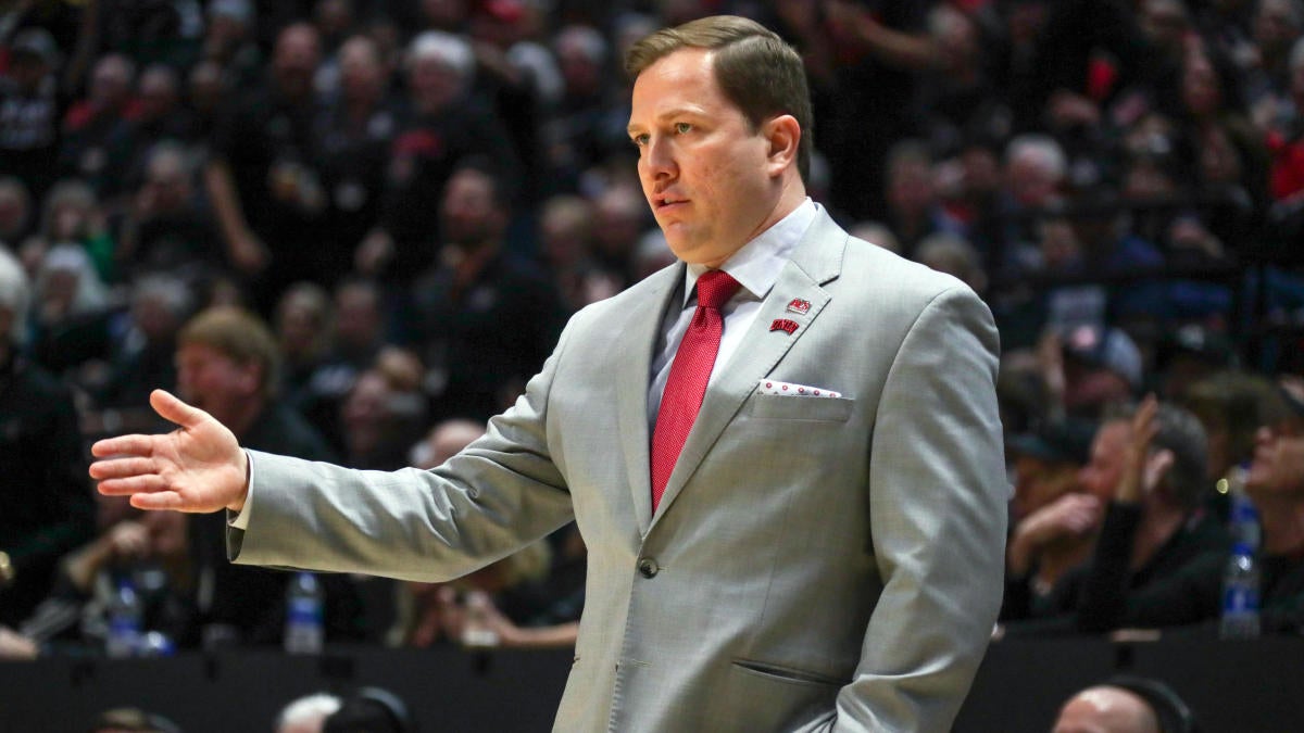 Sources: UNLV men’s basketball coach TJ Otzelberger is due to leave for Iowa