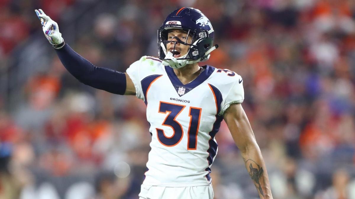 Broncos use franchise tag on Simmons for 2nd straight year