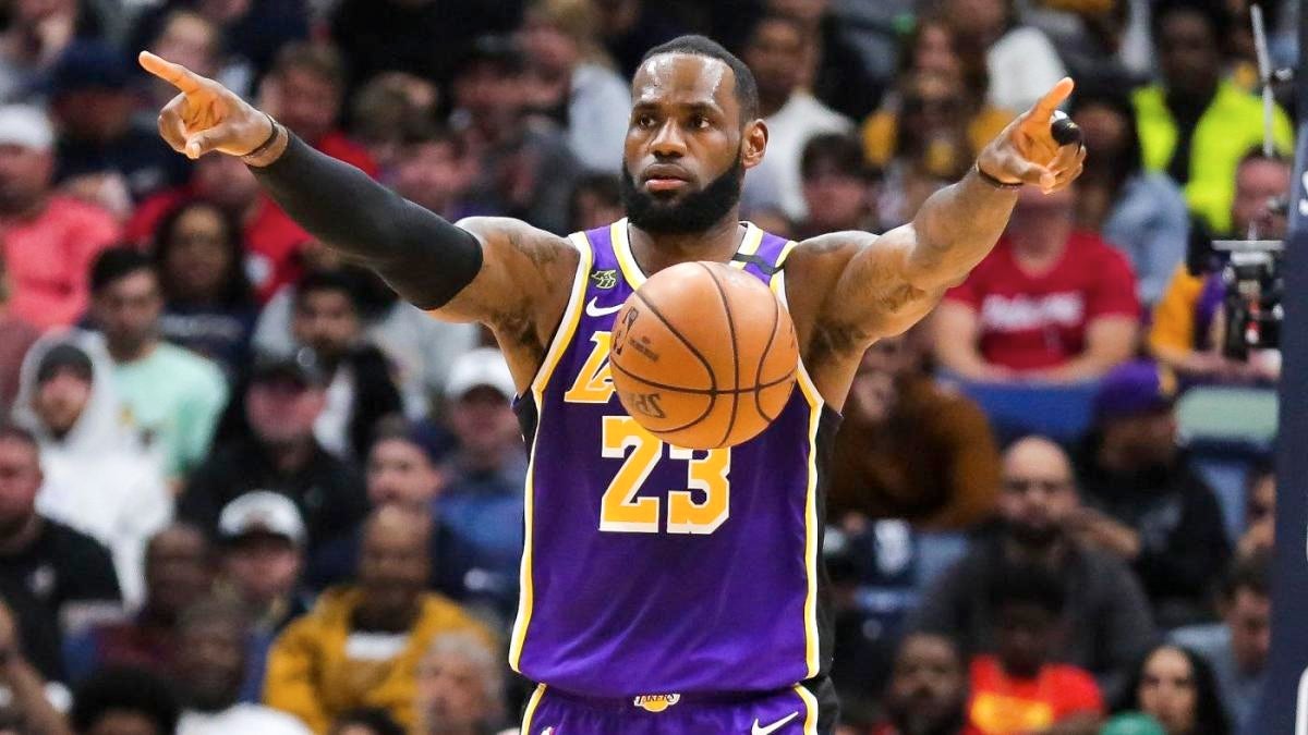 Lebron James Has A Bizarre Brain Freeze Late In Lakers Win Over Pelicans Dribbles Ball Straight Inbounds Cbssports Com