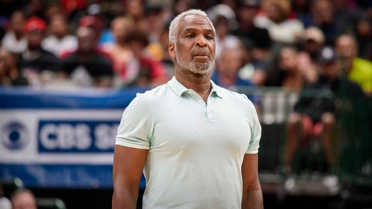 Charles Oakley responds to the Knicks' feud with Spike Lee: 'It's a  plantation over there' 