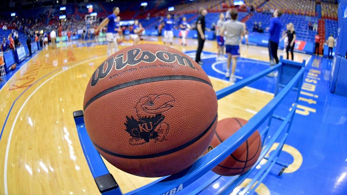 Kansas withdraws from Big 12 Tournament after positive COVID-19 test, Texas advances to the final