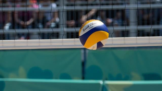 Watch Dog Serves As Almost Perfect Volleyball Partner During Covid 19 Quarantine Cbssports Com