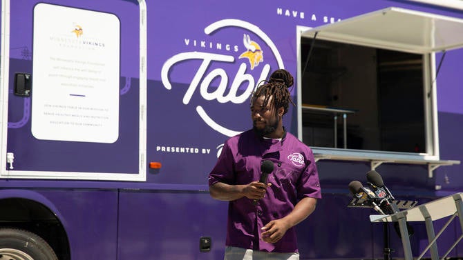 rsz-2019-0613-cr-vikingstablefoodtruck-0129.jpg