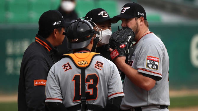 SK Wyverns v Hanwha Eagles - KBO League Opening Game