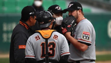 SK Wyverns v Hanwha Eagles - KBO League Opening Game