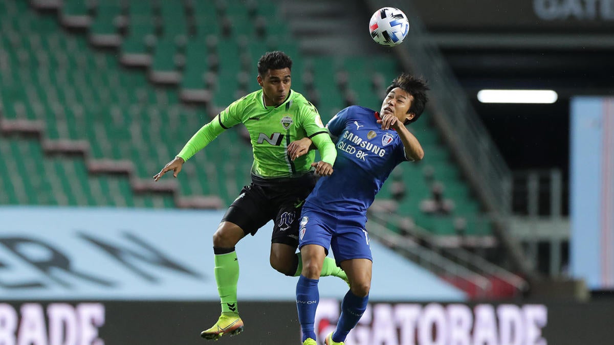 South Korea's K League restarts with no fans, coaches in masks, artificial  crowd noise and VAR - CBSSports.com